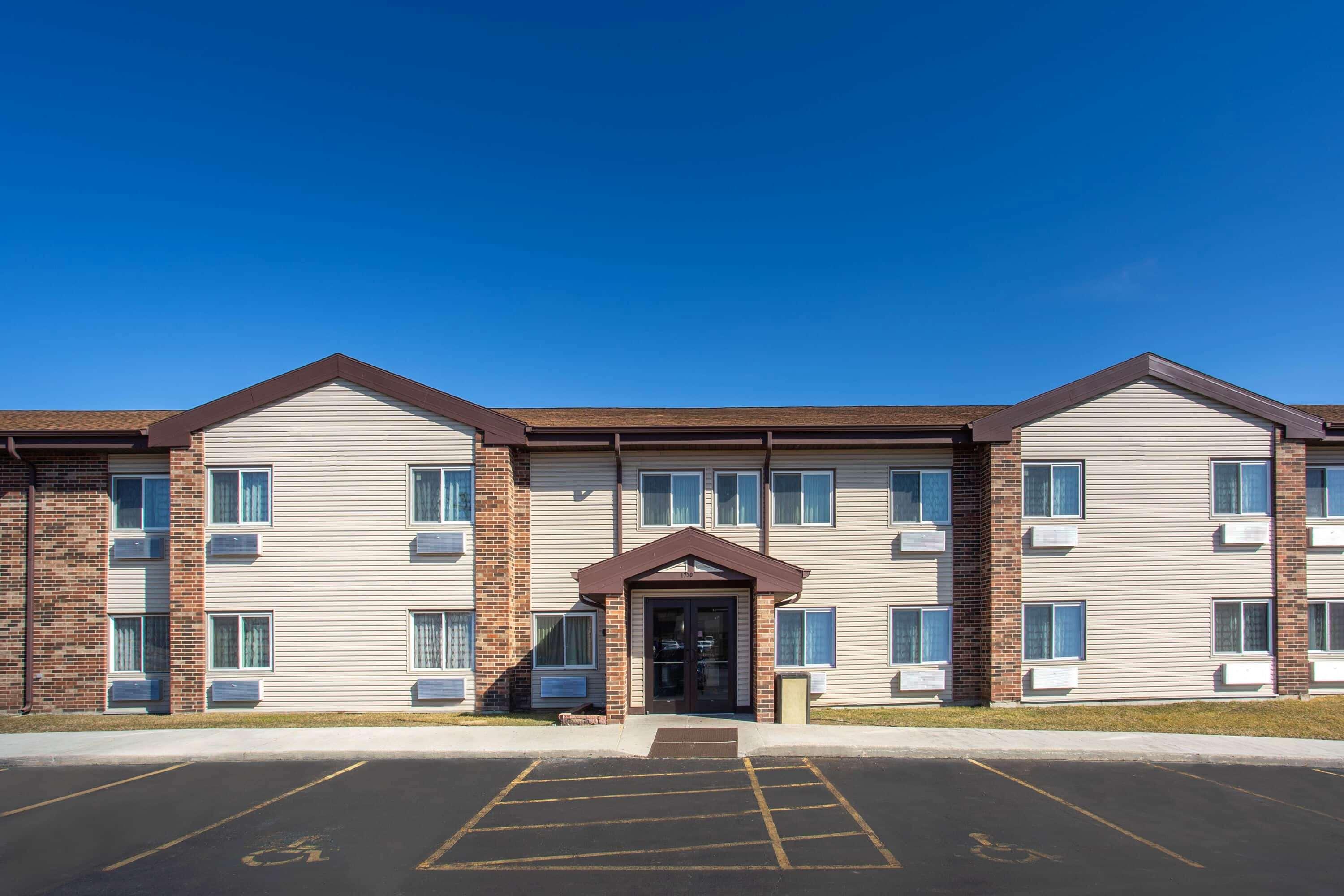 Hotel Baymont By Wyndham Joliet Exterior foto