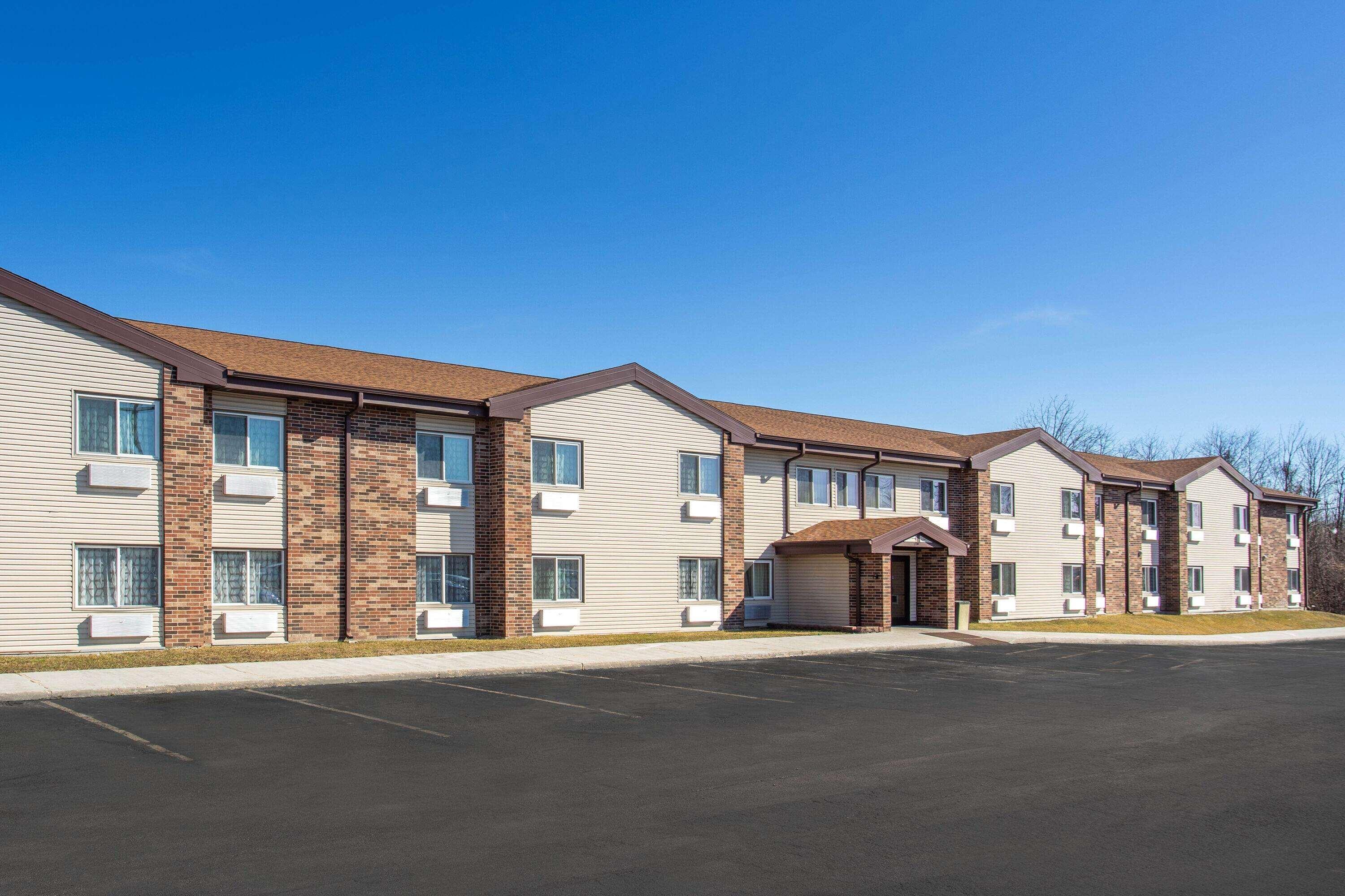 Hotel Baymont By Wyndham Joliet Exterior foto