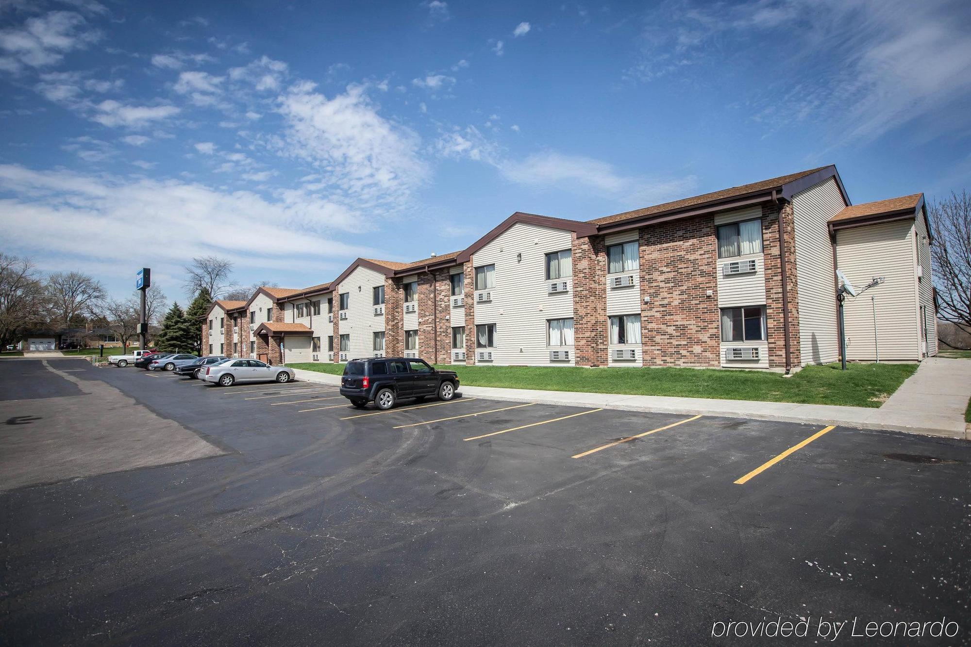 Hotel Baymont By Wyndham Joliet Exterior foto