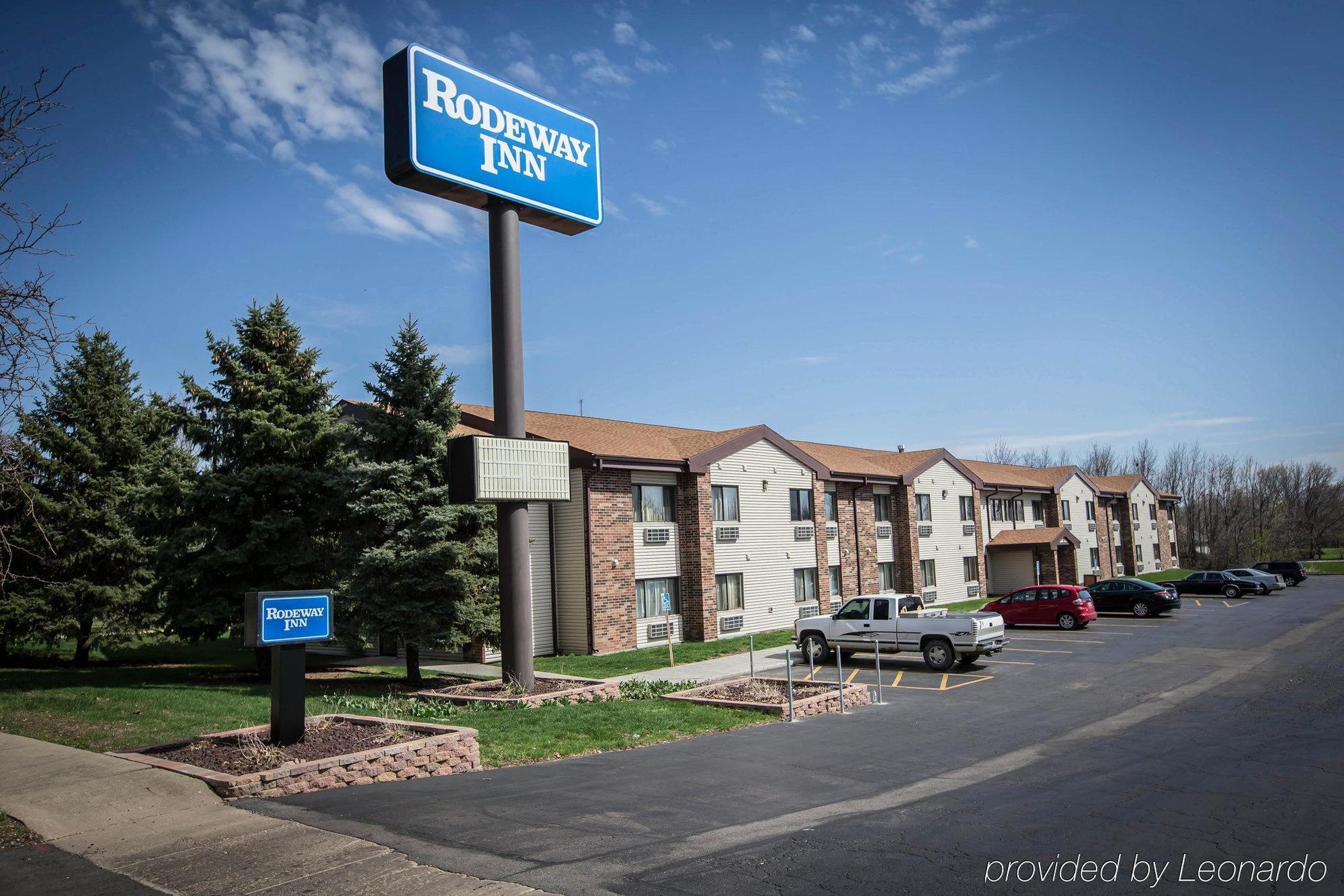 Hotel Baymont By Wyndham Joliet Exterior foto