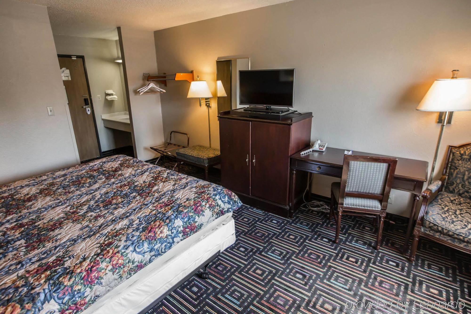 Hotel Baymont By Wyndham Joliet Exterior foto
