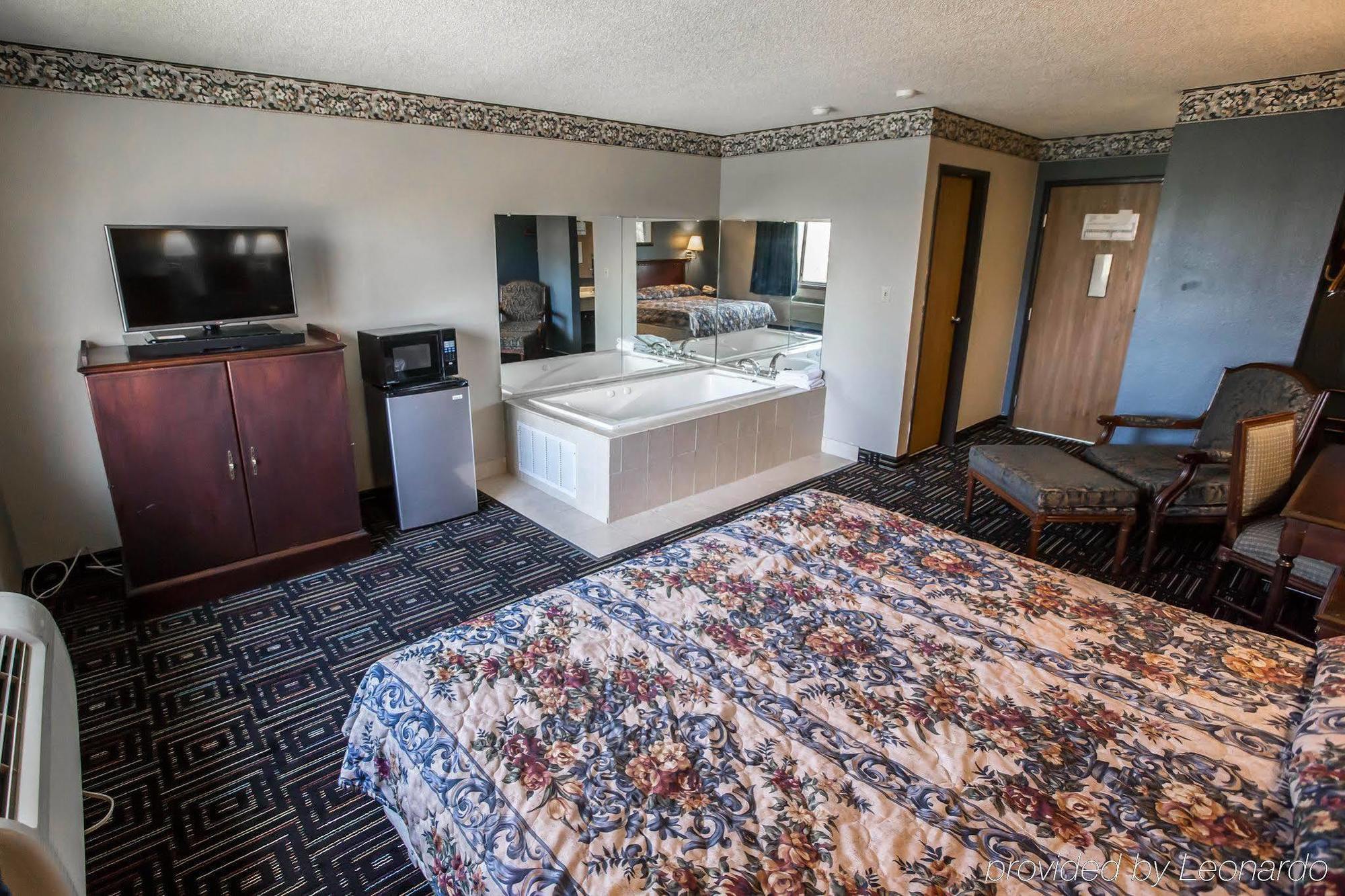 Hotel Baymont By Wyndham Joliet Exterior foto