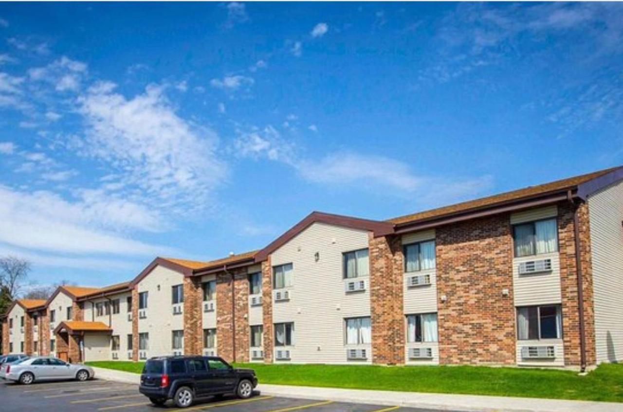 Hotel Baymont By Wyndham Joliet Exterior foto