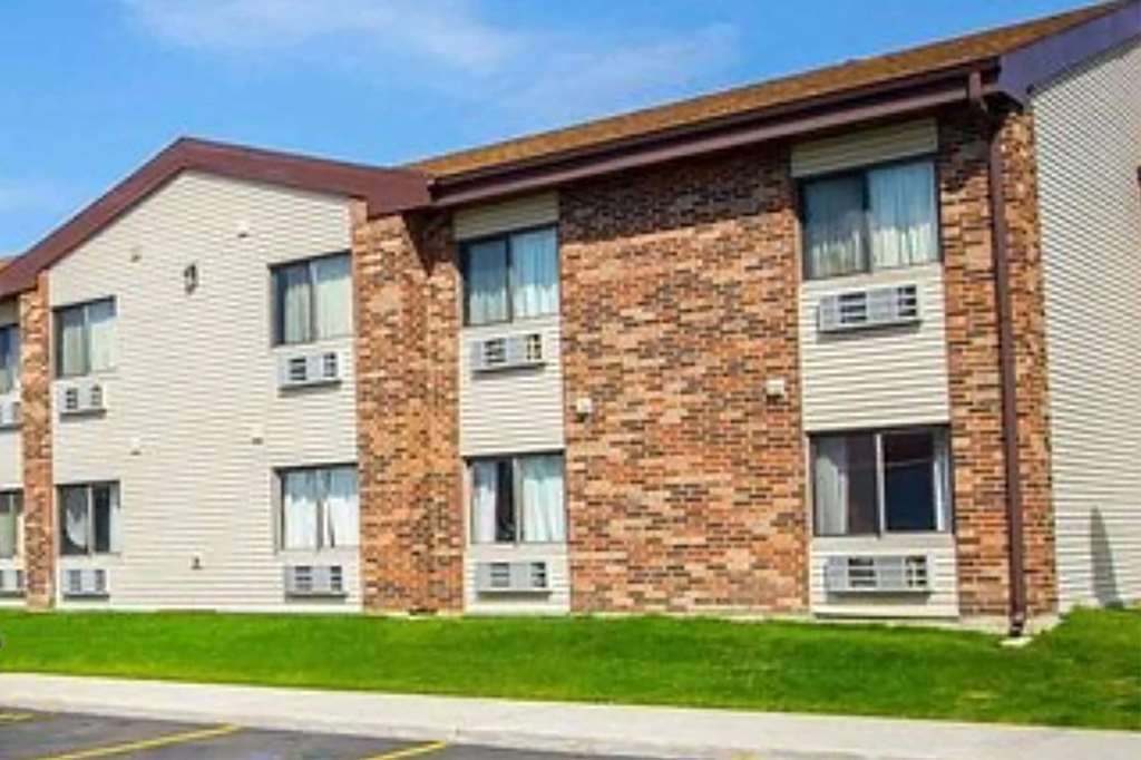 Hotel Baymont By Wyndham Joliet Exterior foto